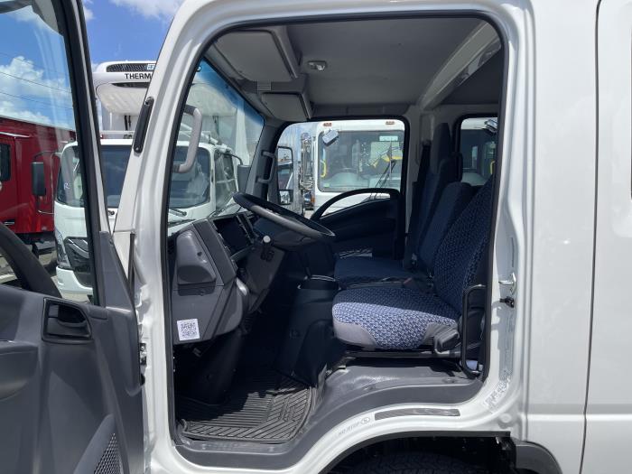 2027 Isuzu NPR-HD-8