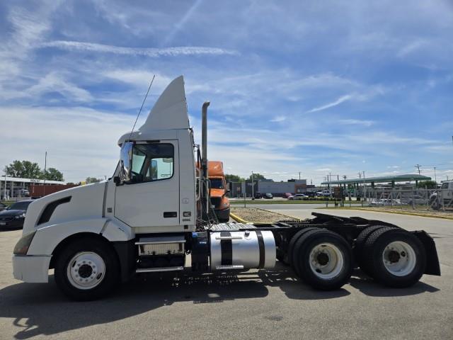 2016 Volvo VNL64T300-5