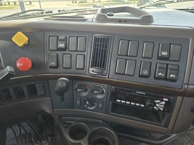 2016 Volvo VNL64T300-7