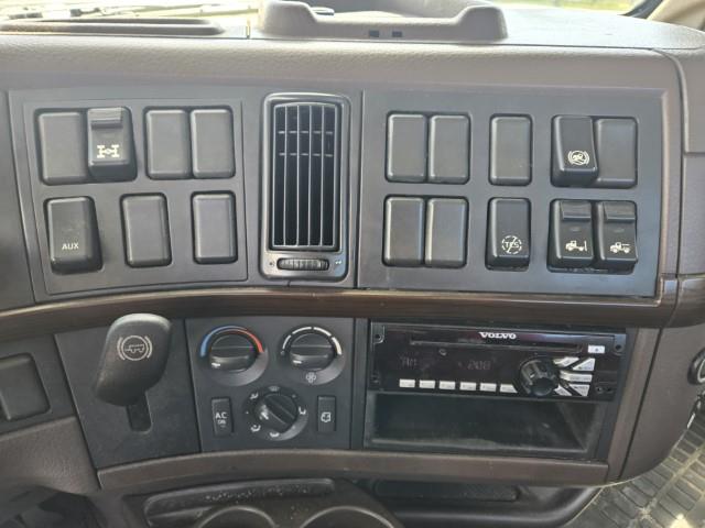 2016 Volvo VNL64T300-8
