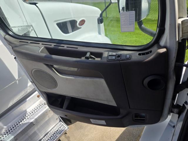 2016 Volvo VNL64T300-11