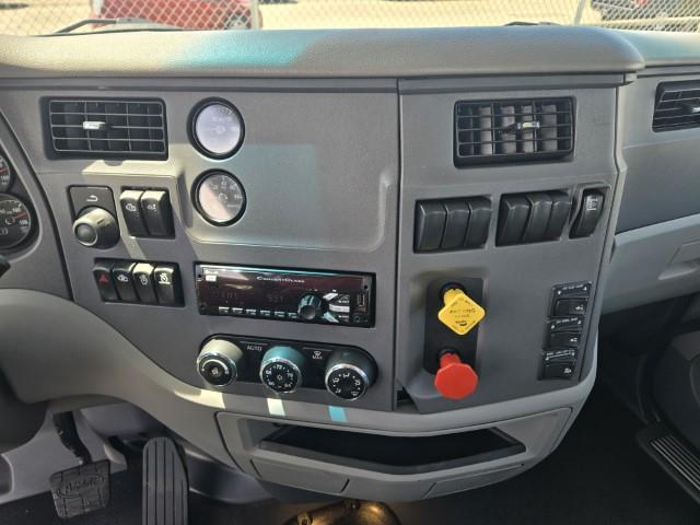 2016 Peterbilt 579-8