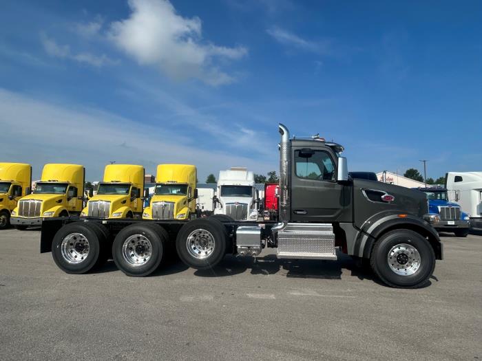 2027 Peterbilt 567-8