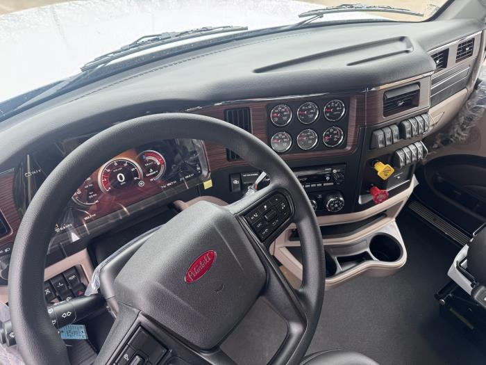 2027 Peterbilt 567-4