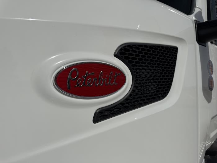 2027 Peterbilt 567-8