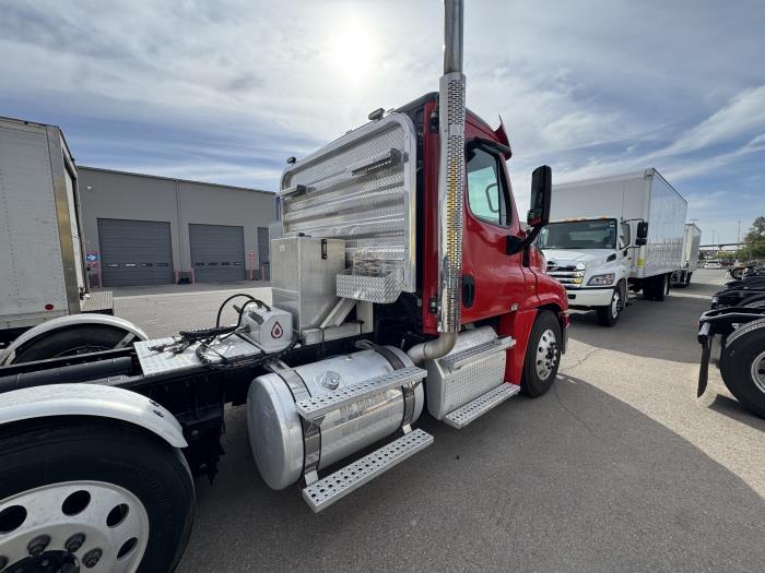 2018 Freightliner Cascadia-8
