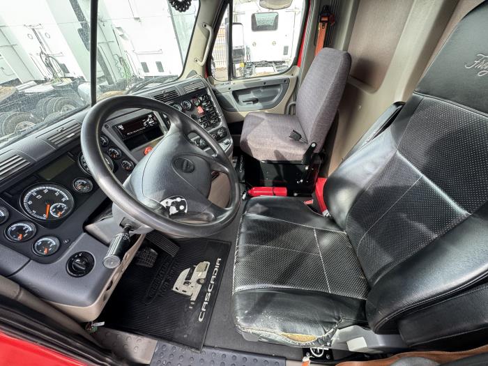 2018 Freightliner Cascadia-13