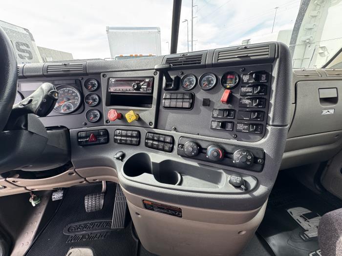 2018 Freightliner Cascadia-15