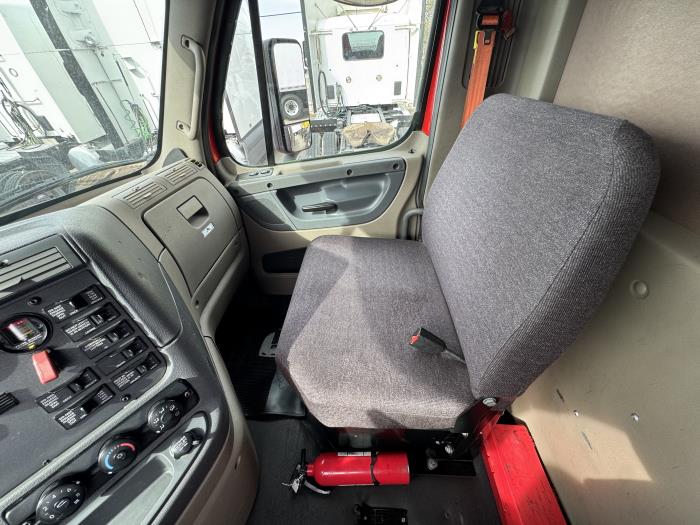 2018 Freightliner Cascadia-16