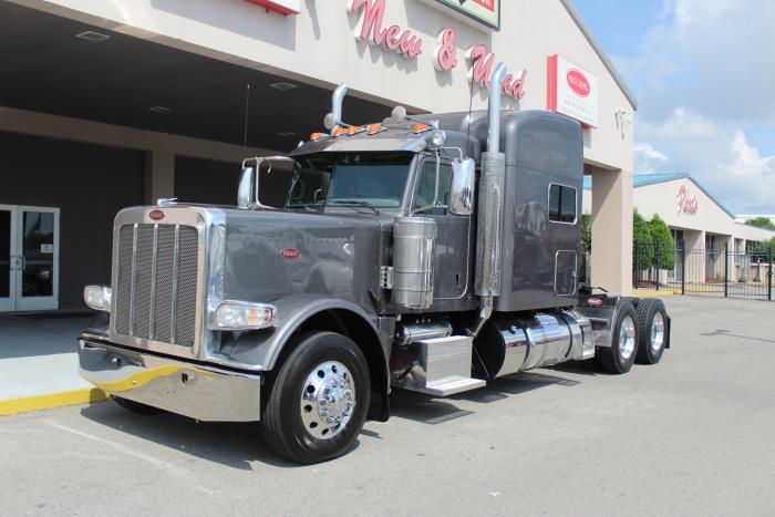 2023 Peterbilt 389-0