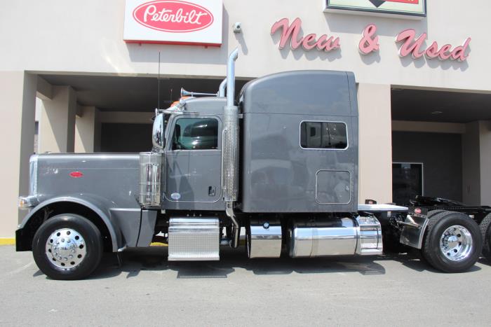 2023 Peterbilt 389-2