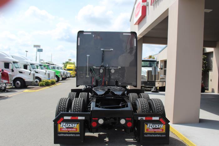 2023 Peterbilt 389-4