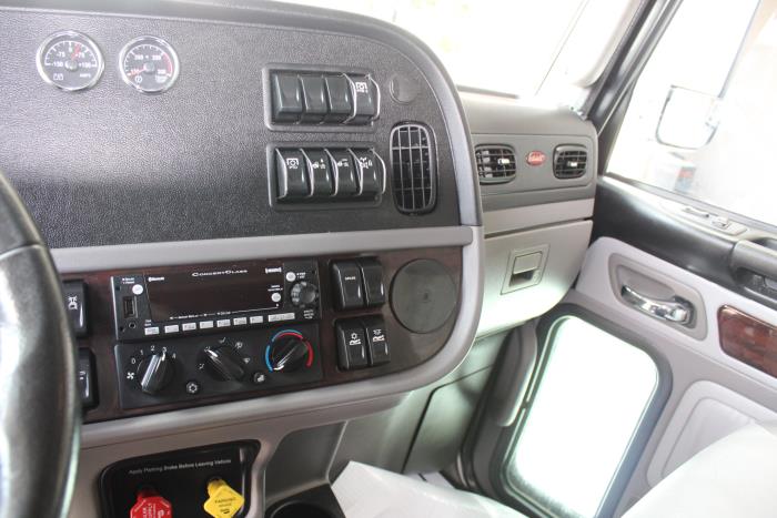 2023 Peterbilt 389-11