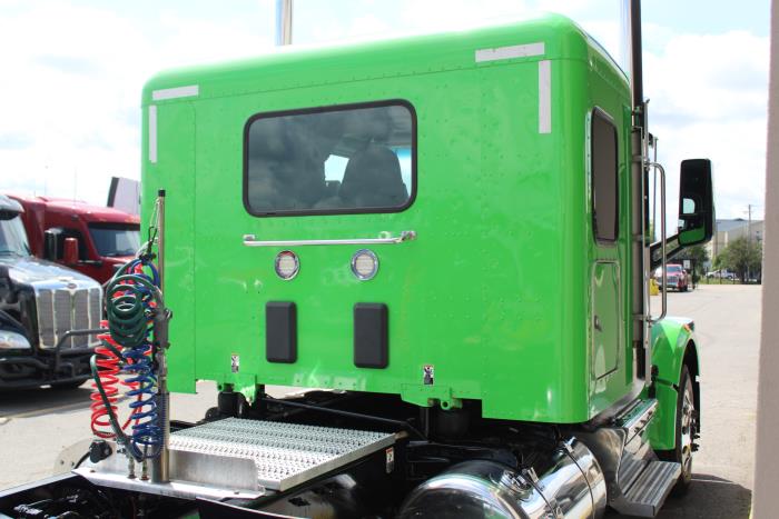 2021 Peterbilt 567-6