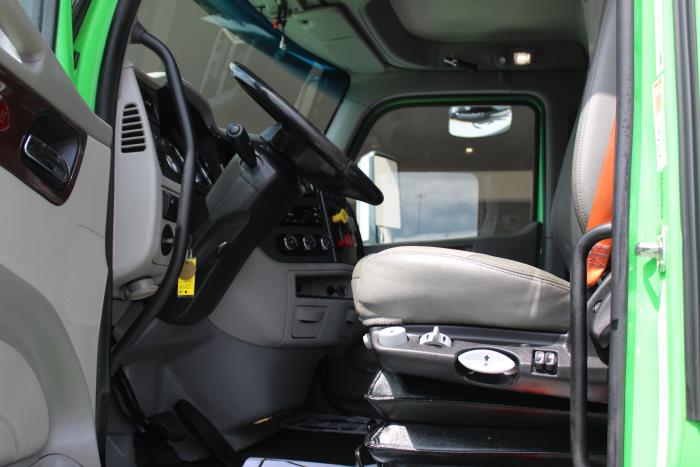 2021 Peterbilt 567-8