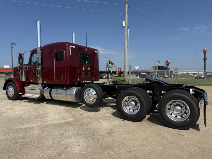2027 Peterbilt 589-2
