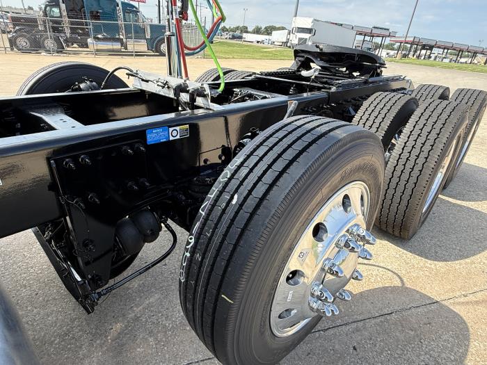 2027 Peterbilt 589-9