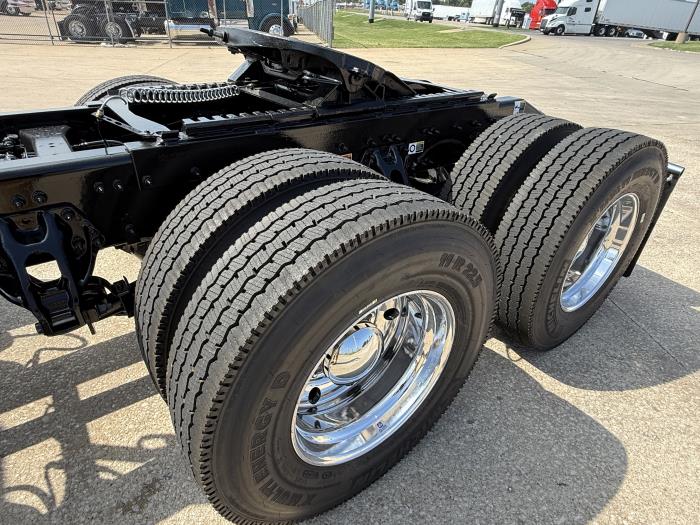 2027 Peterbilt 589-10