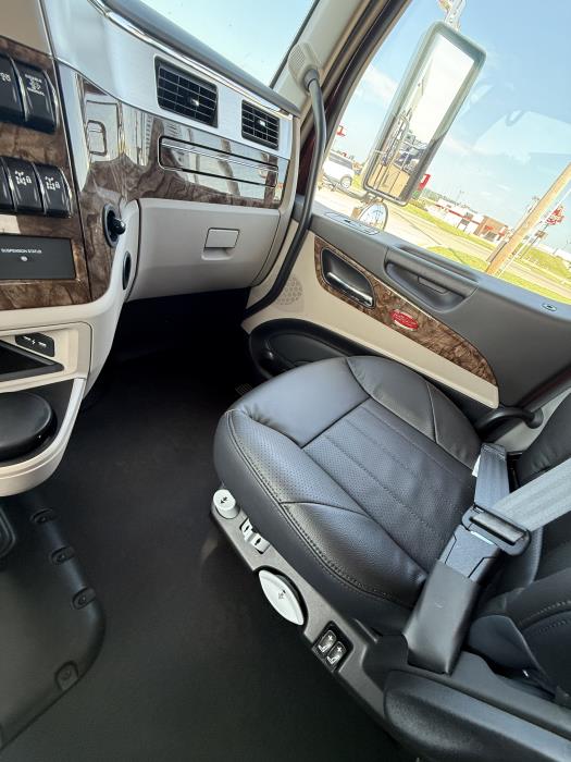 2027 Peterbilt 589-27