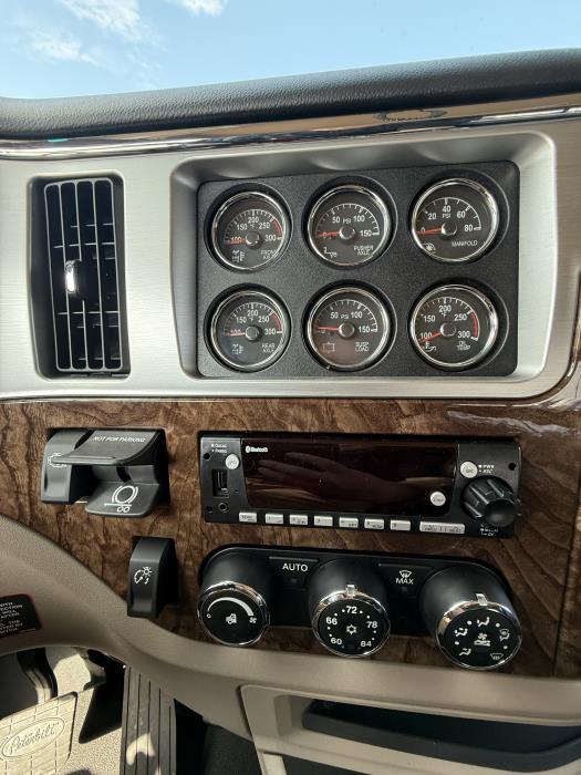 2027 Peterbilt 589-30