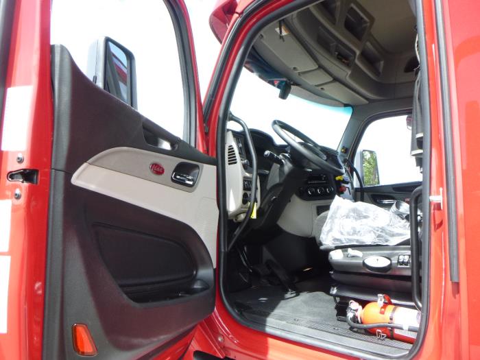 2023 Peterbilt 579-10
