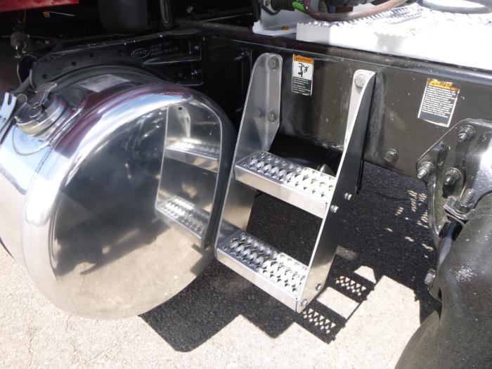 2023 Peterbilt 579-32