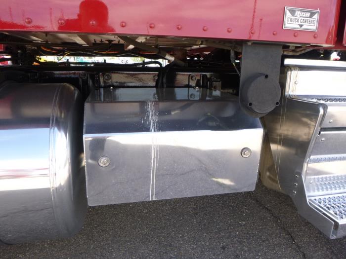 2023 Peterbilt 579-40