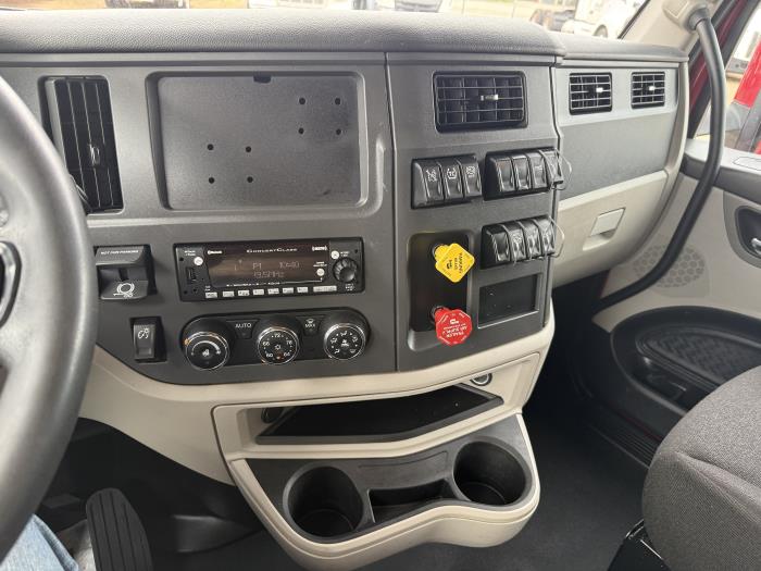 2023 Peterbilt 579-5