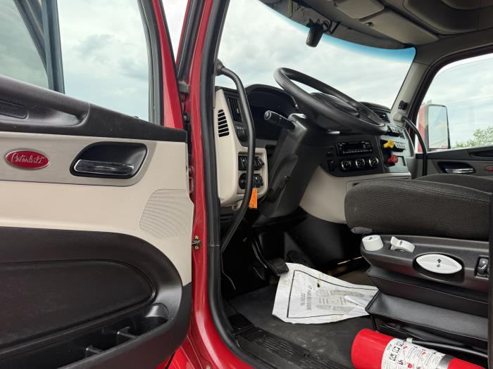 2023 Peterbilt 579-19