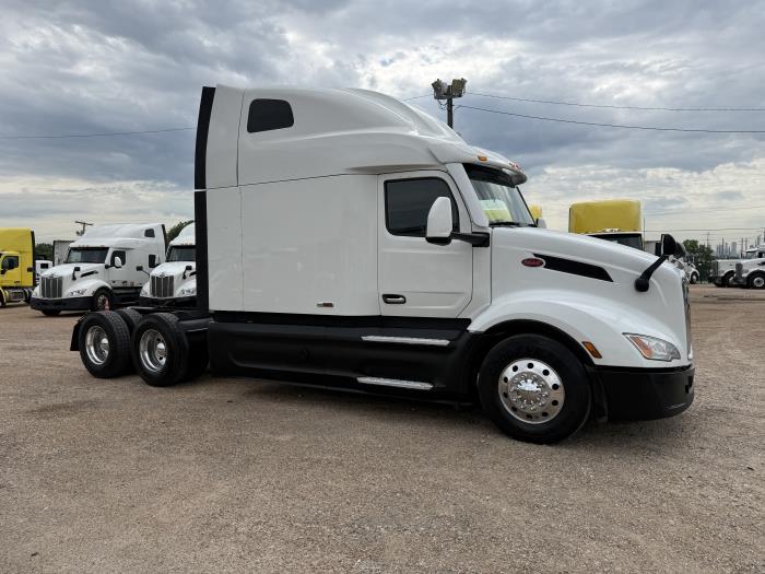 2022 Peterbilt 579-26
