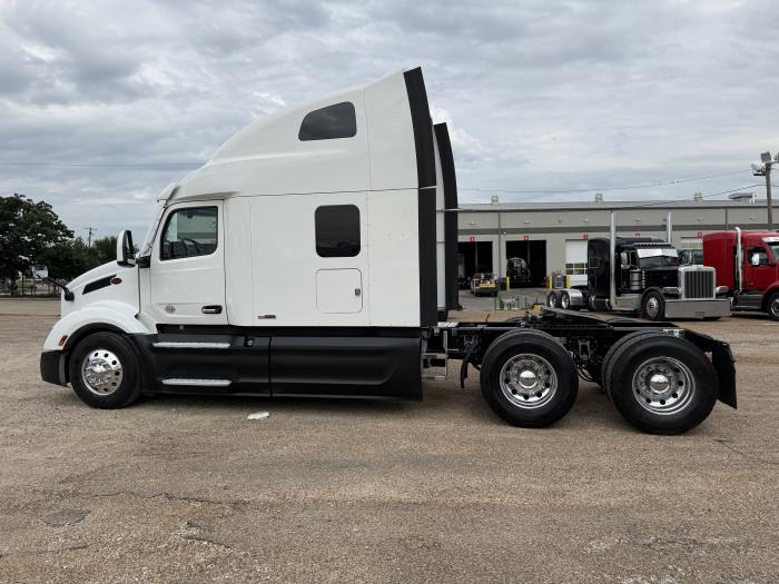 2022 Peterbilt 579-44