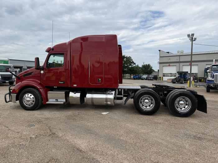 2023 Peterbilt 579-44