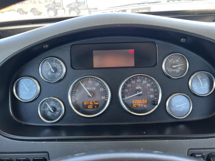 2015 Peterbilt 337-10