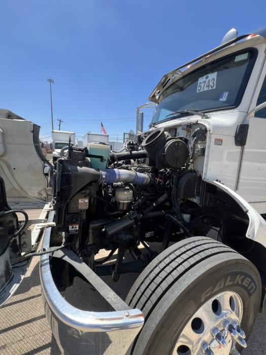 2015 Peterbilt 337-8
