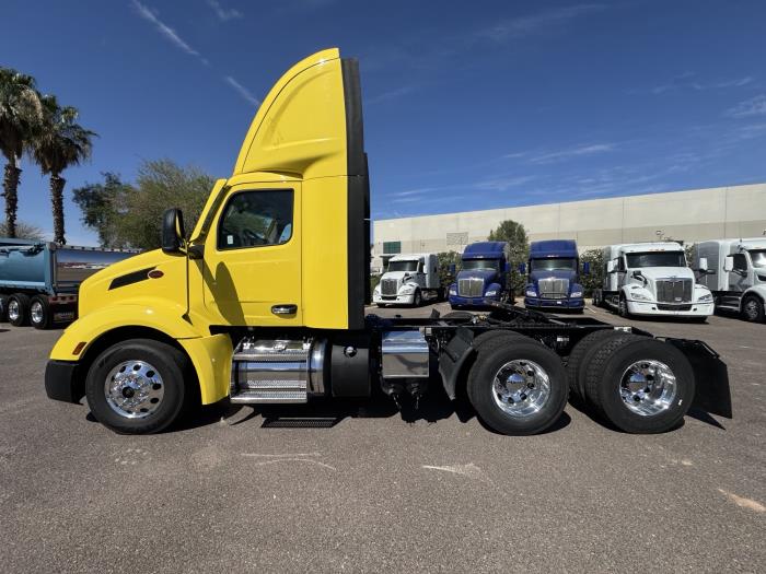 2023 Peterbilt 579-0