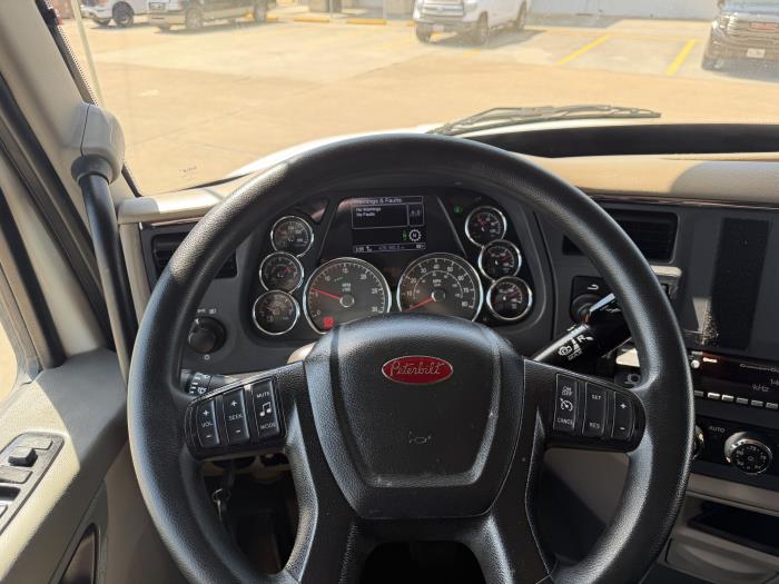2022 Peterbilt 567-33