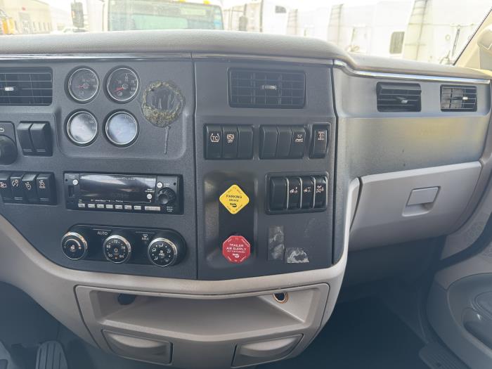 2022 Peterbilt 579-9