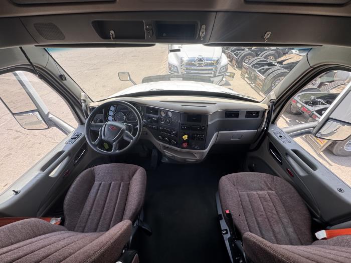 2022 Peterbilt 579-10