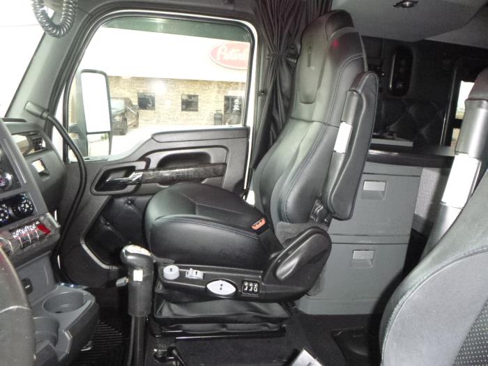 2021 Kenworth W990-22