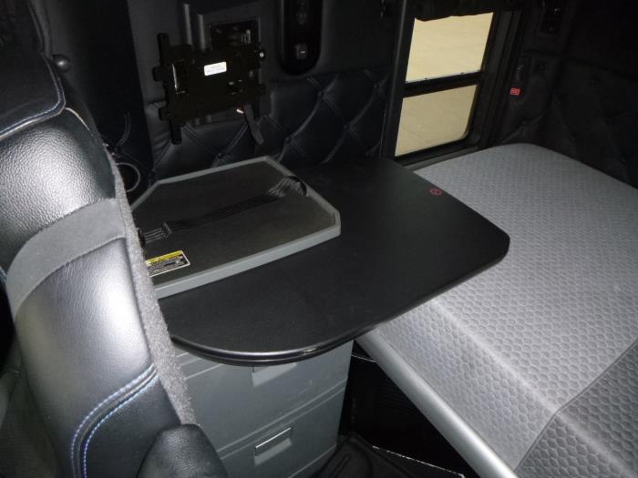 2021 Kenworth W990-32