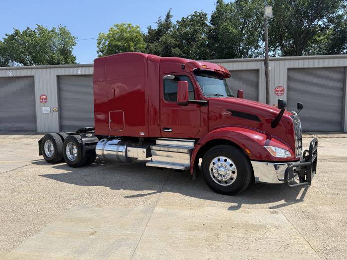 2023 Peterbilt 579-24