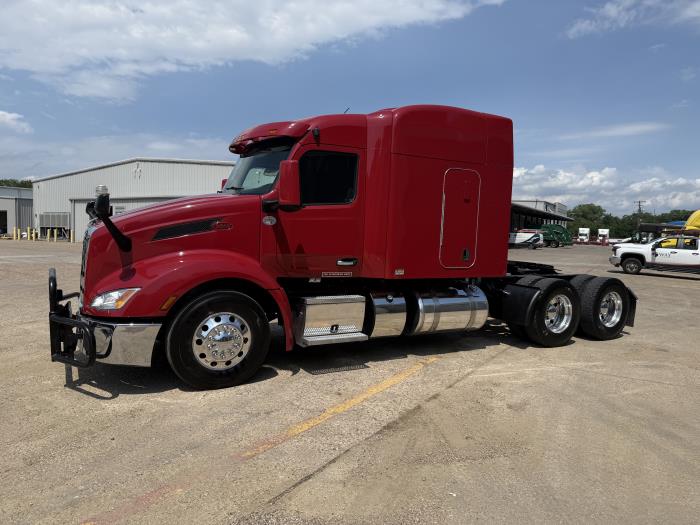 2023 Peterbilt 579-43
