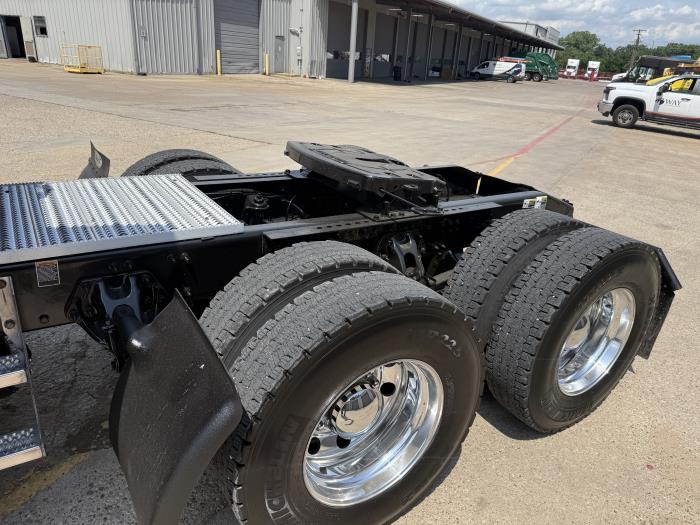 2023 Peterbilt 579-44