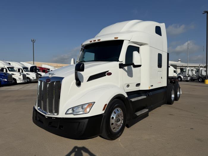 2022 Peterbilt 579-0