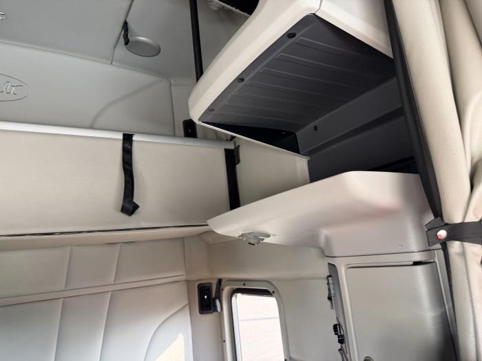 2022 Peterbilt 579-29