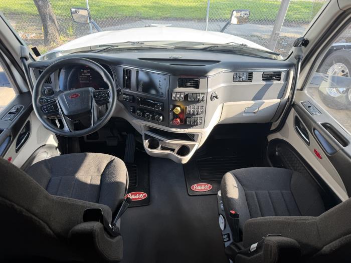 2022 Peterbilt 579-34