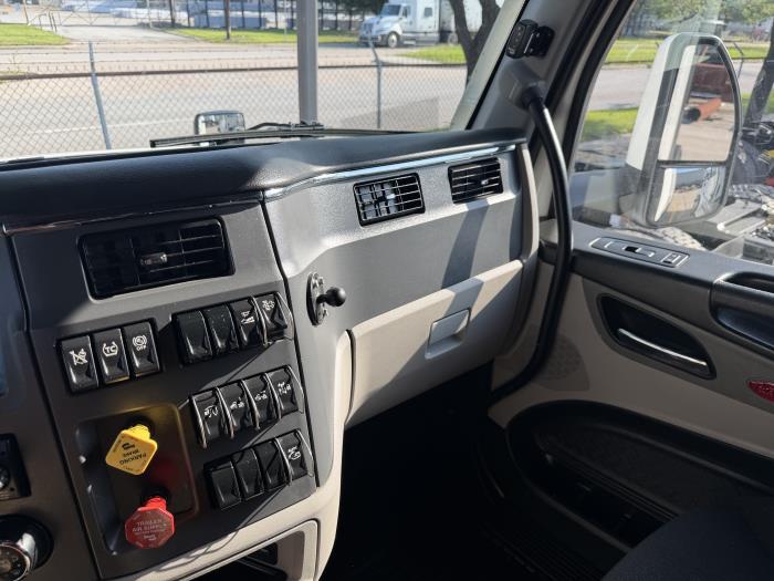 2022 Peterbilt 579-35