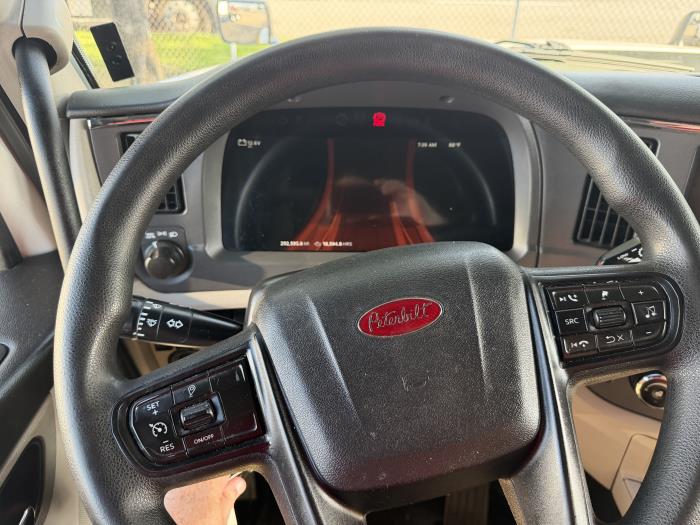 2022 Peterbilt 579-37