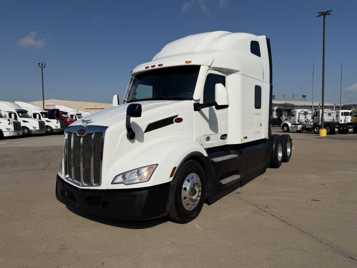 2022 Peterbilt 579-0