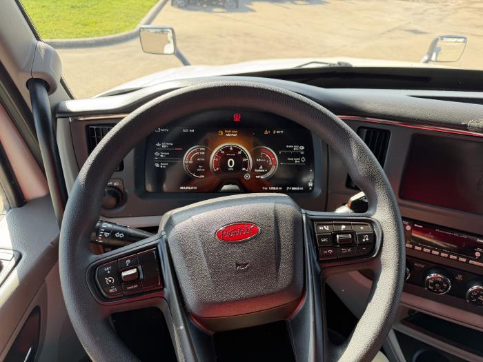 2022 Peterbilt 579-37